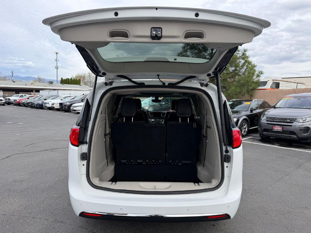 2020 Chrysler Pacifica Image 11