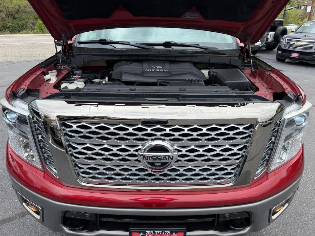 2018 Nissan Titan Image 10