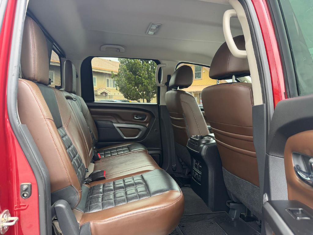 2018 Nissan Titan Image 15
