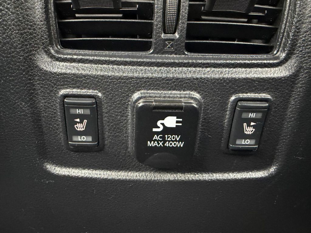 2018 Nissan Titan Image 16