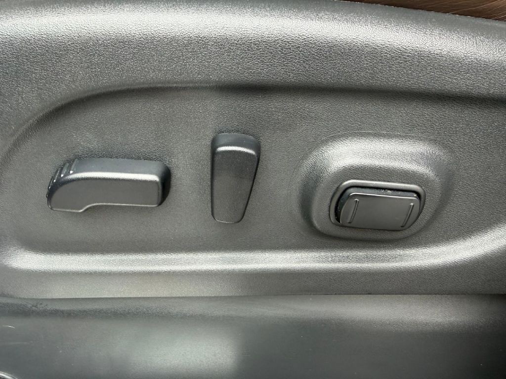 2018 Nissan Titan Image 32