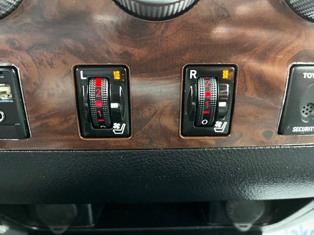 2013 Toyota Tundra Image 32