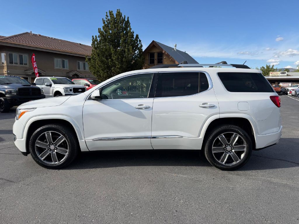 2017 GMC Acadia Image 4