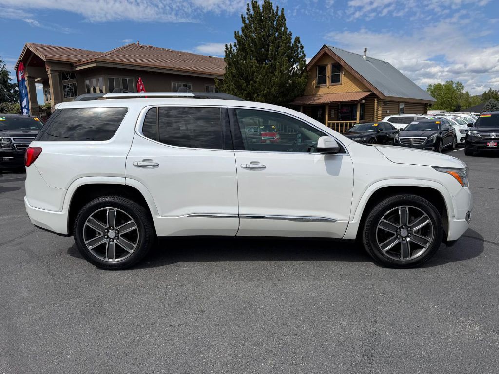 2017 GMC Acadia Image 8
