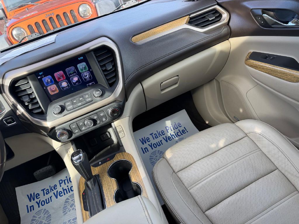 2017 GMC Acadia Image 24