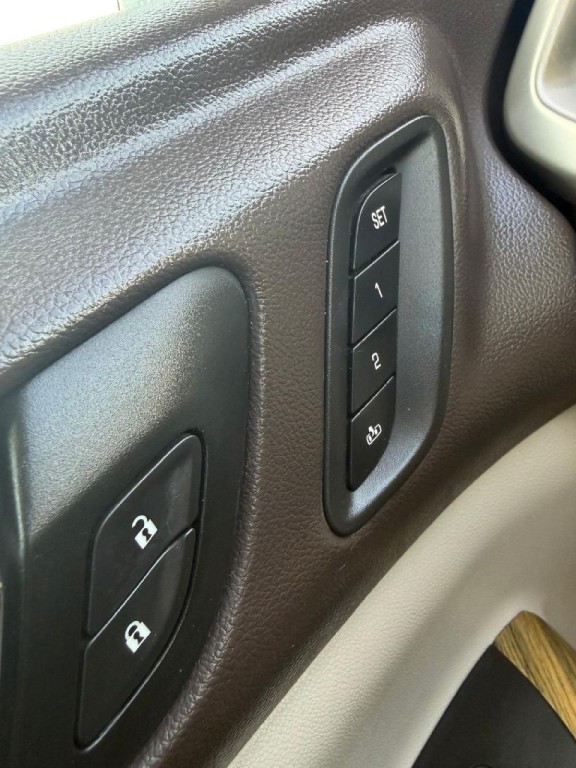 2017 GMC Acadia Image 32