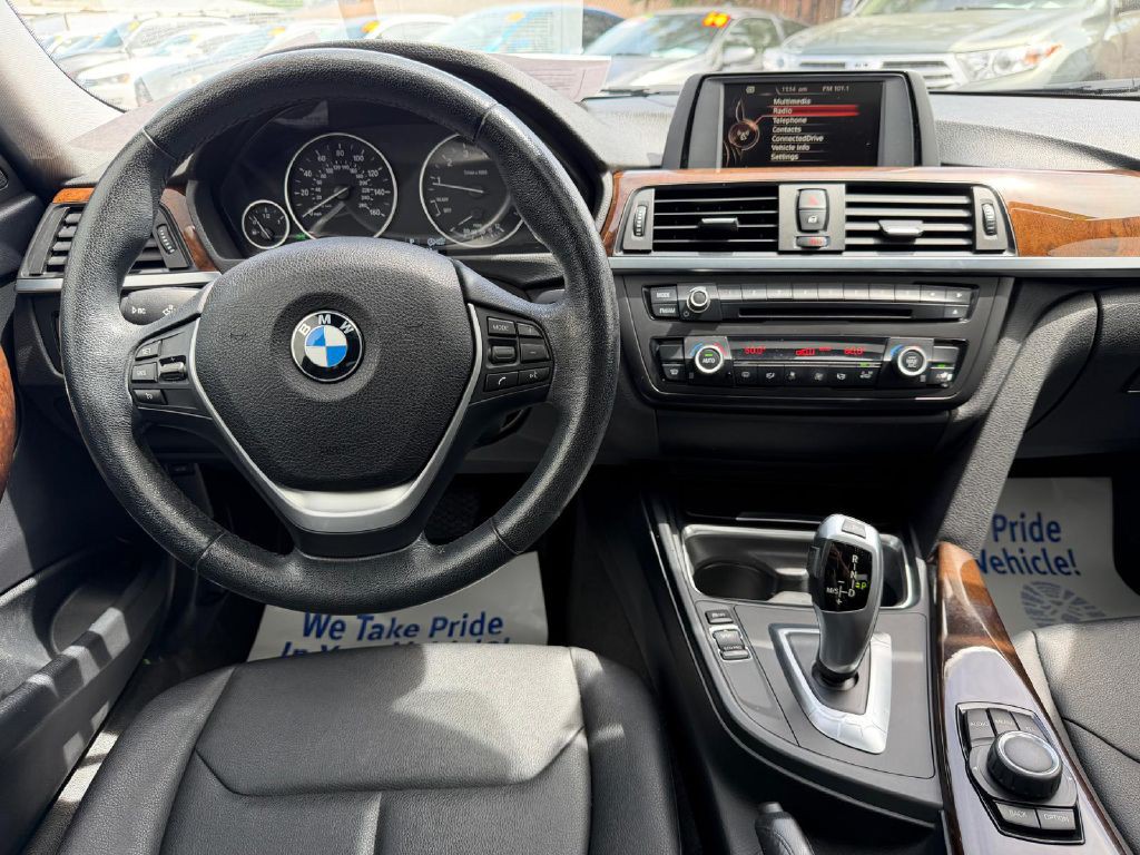 2015 BMW 3 Series Image 17