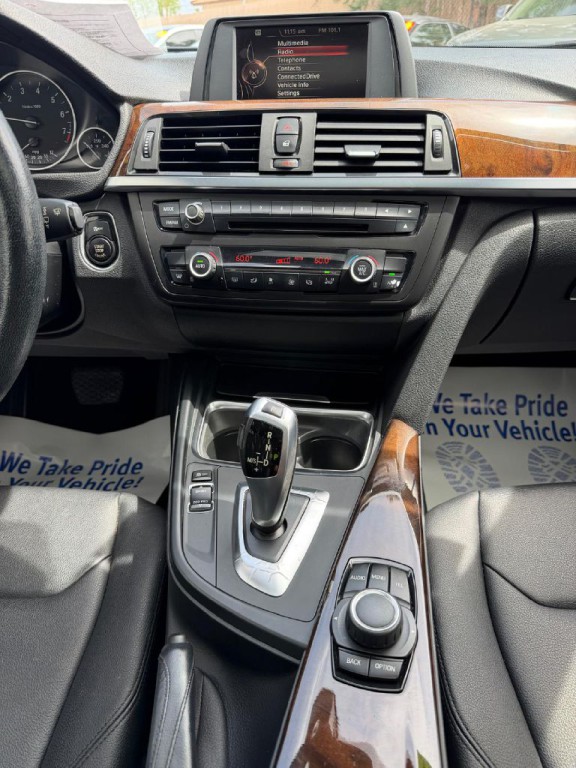 2015 BMW 3 Series Image 19