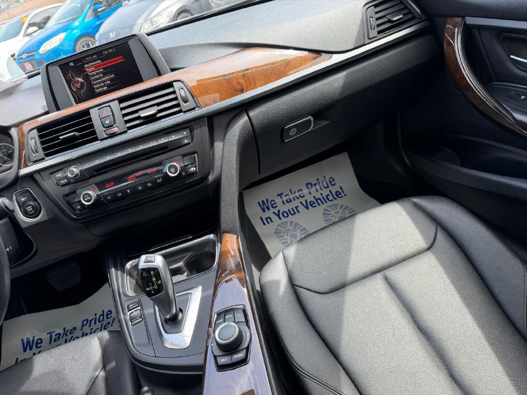2015 BMW 3 Series Image 21