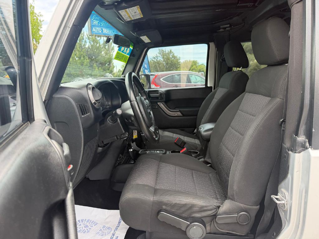 2012 Jeep Wrangler Image 12