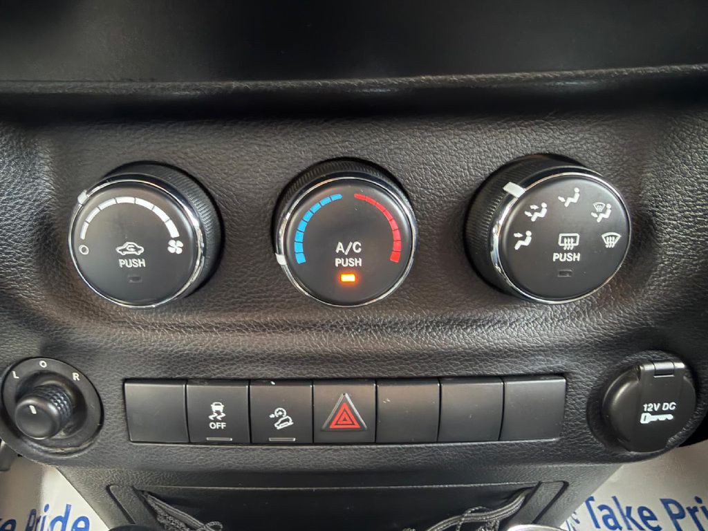 2012 Jeep Wrangler Image 23