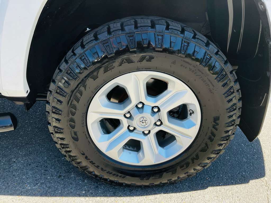 2014 Toyota 4Runner Image 35