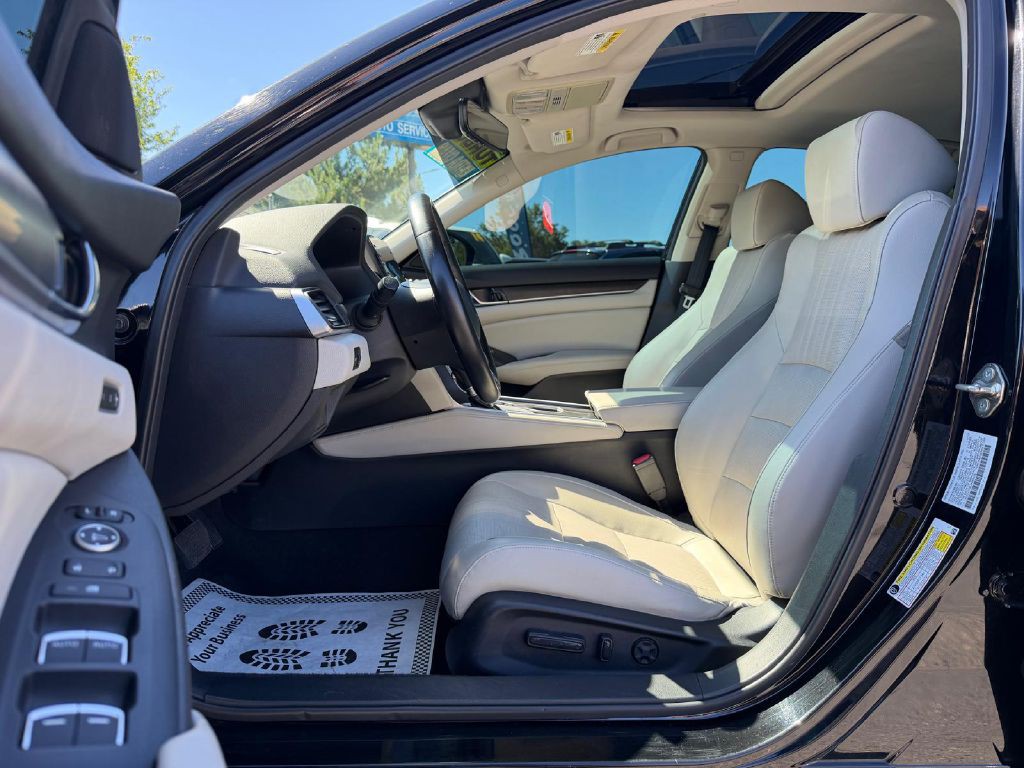 2018 Honda Accord Image 12