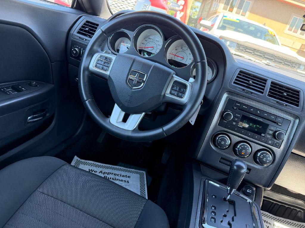 2014 Dodge Challenger Image 20