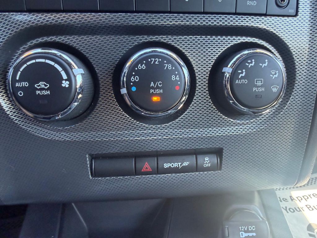 2014 Dodge Challenger Image 23