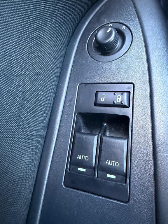 2014 Dodge Challenger Image 28