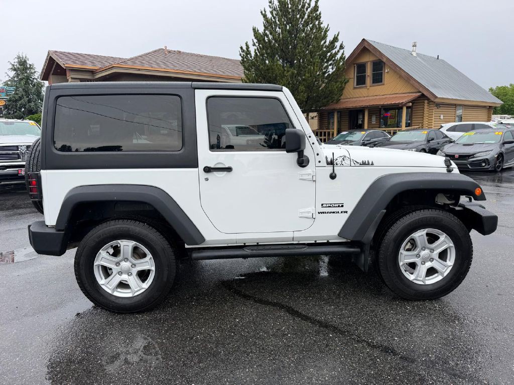 2012 Jeep Wrangler Image 8