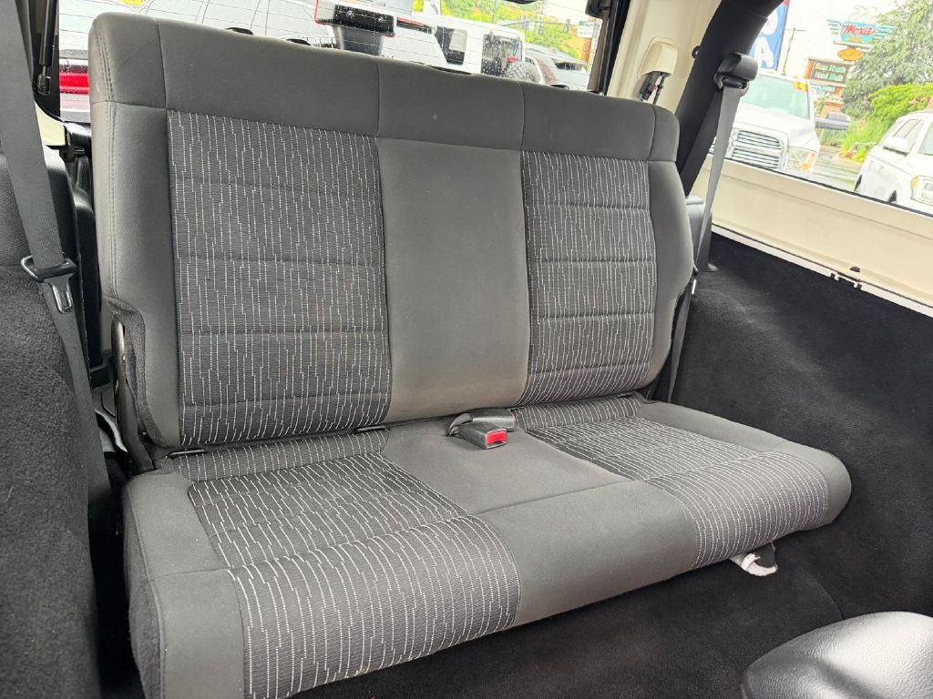 2012 Jeep Wrangler Image 15