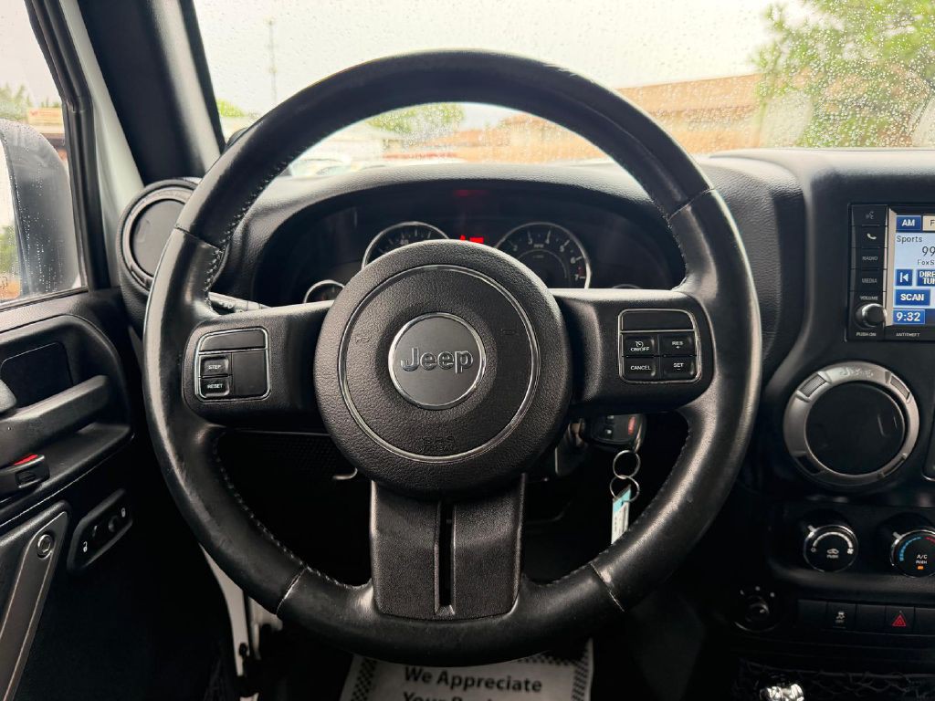 2012 Jeep Wrangler Image 18