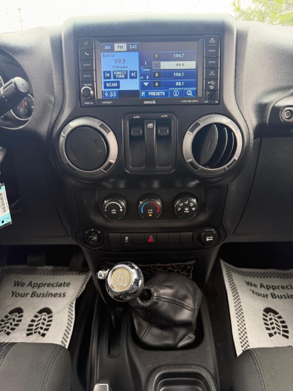 2012 Jeep Wrangler Image 19