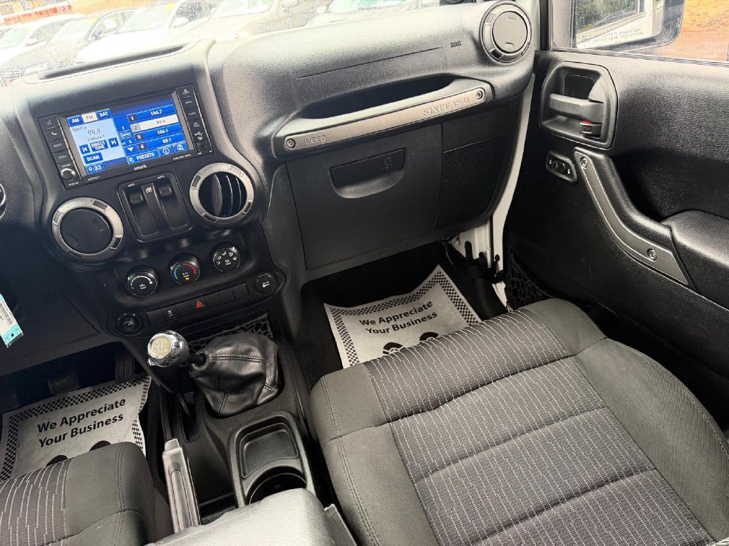 2012 Jeep Wrangler Image 21