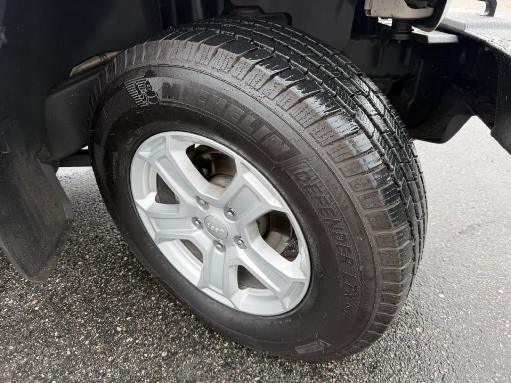 2012 Jeep Wrangler Image 29