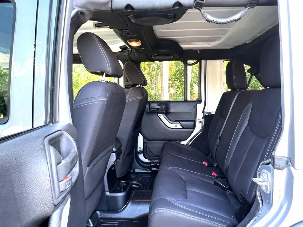 2014 Jeep Wrangler Unlimited Image 17