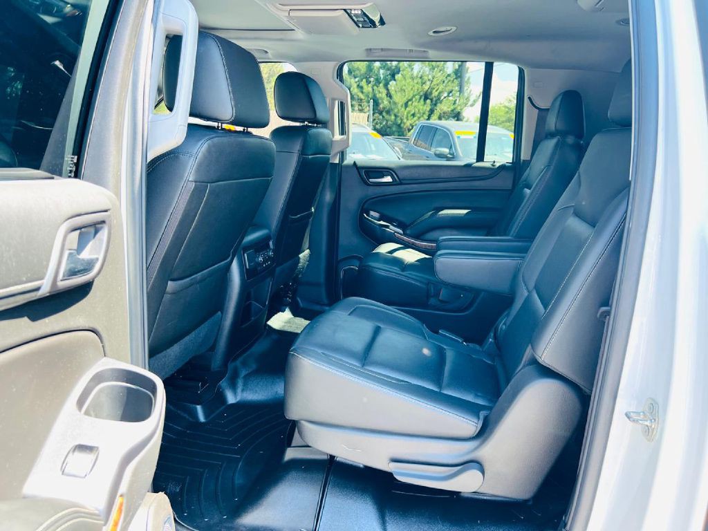 2017 Chevrolet Suburban Image 14