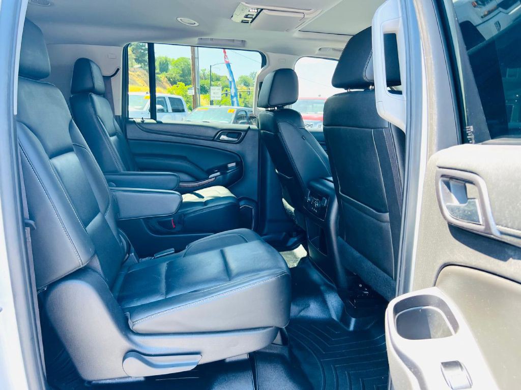 2017 Chevrolet Suburban Image 16