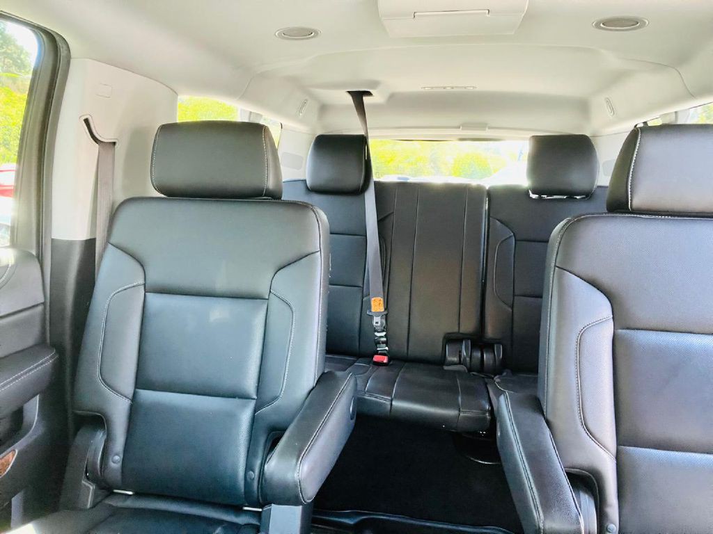 2017 Chevrolet Suburban Image 17