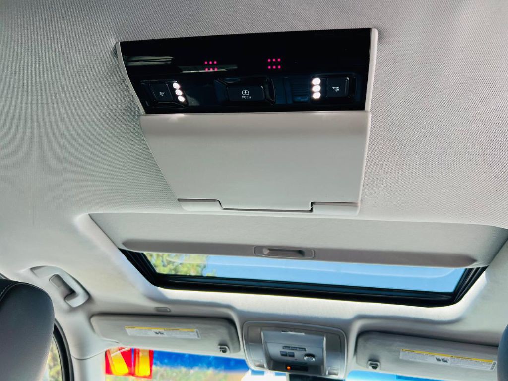 2017 Chevrolet Suburban Image 25