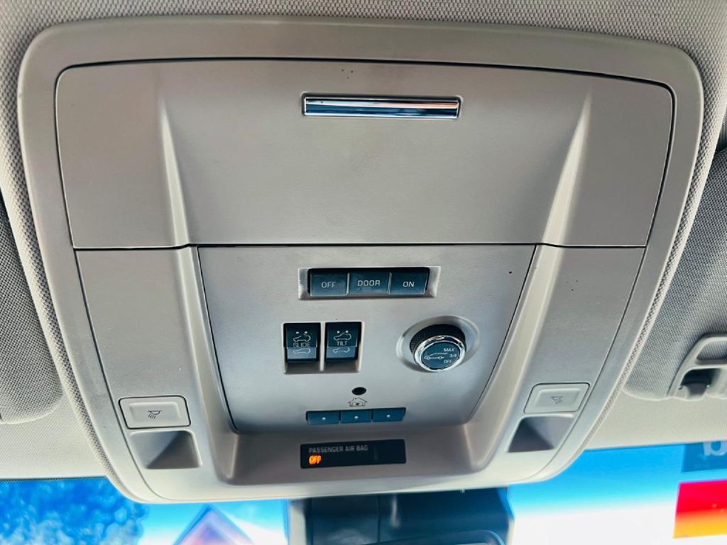 2017 Chevrolet Suburban Image 30