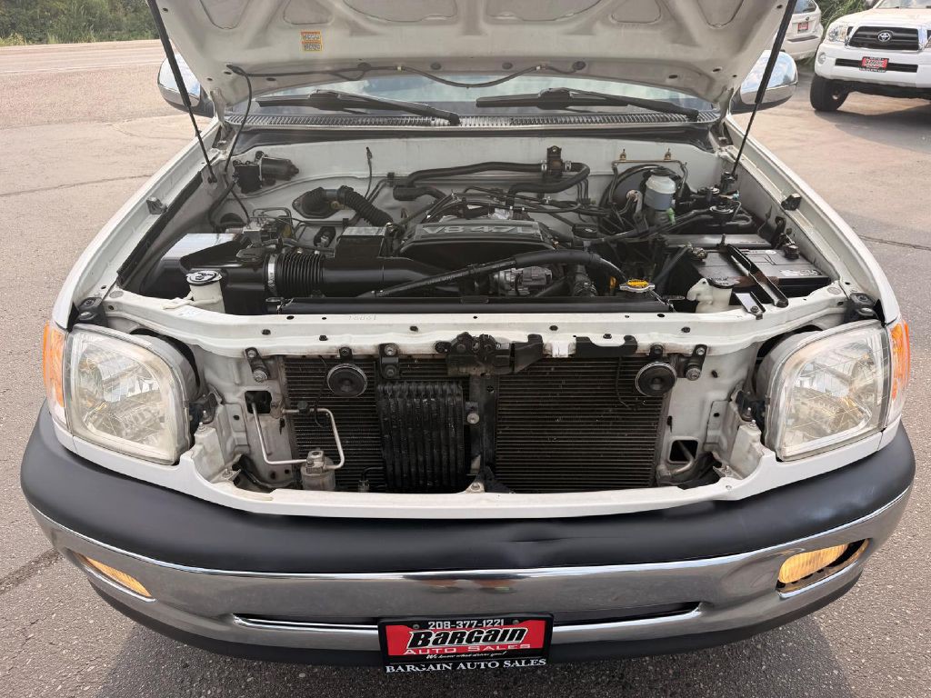 2000 Toyota Tundra Image 10