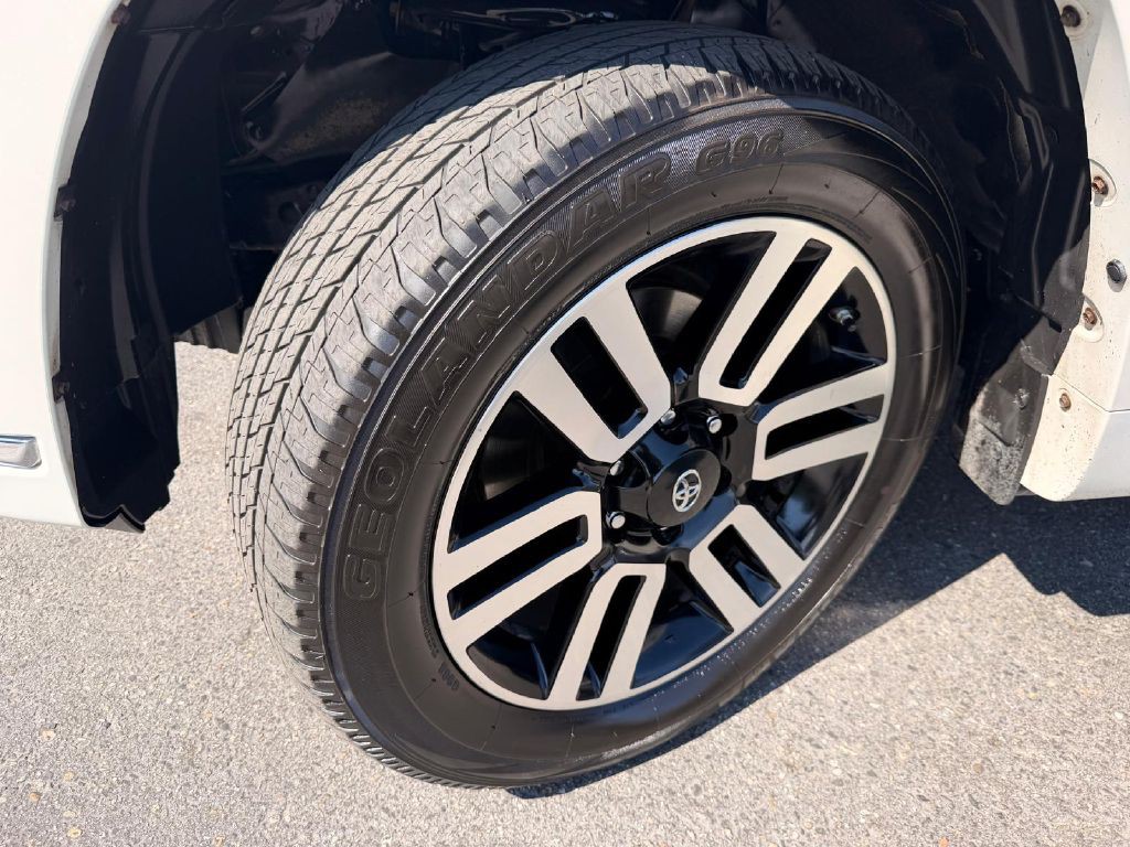 2019 Toyota 4Runner Image 36