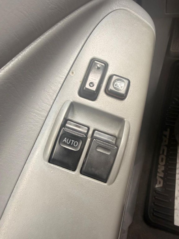 2006 Toyota Tacoma Image 30