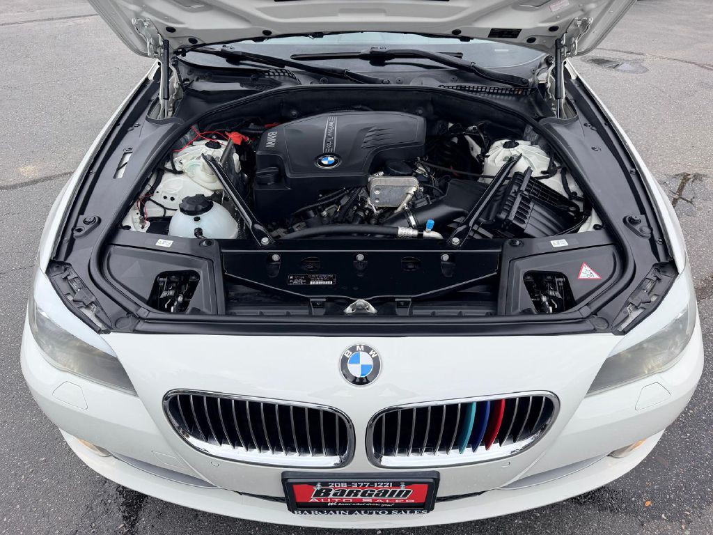 2013 BMW 5 Series Image 10