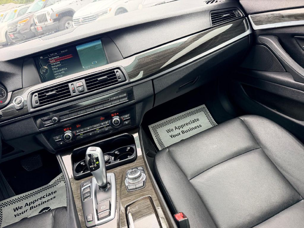 2013 BMW 5 Series Image 21
