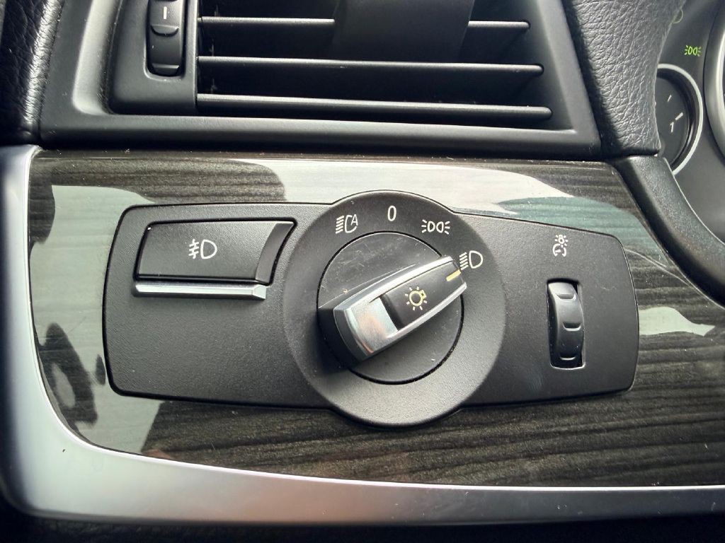 2013 BMW 5 Series Image 28