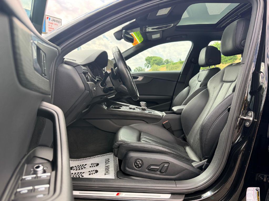 2017 Audi A4 Image 12