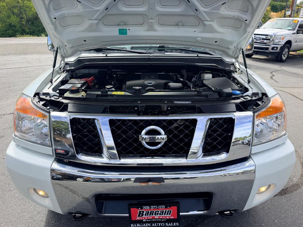 2015 Nissan Titan Image 10