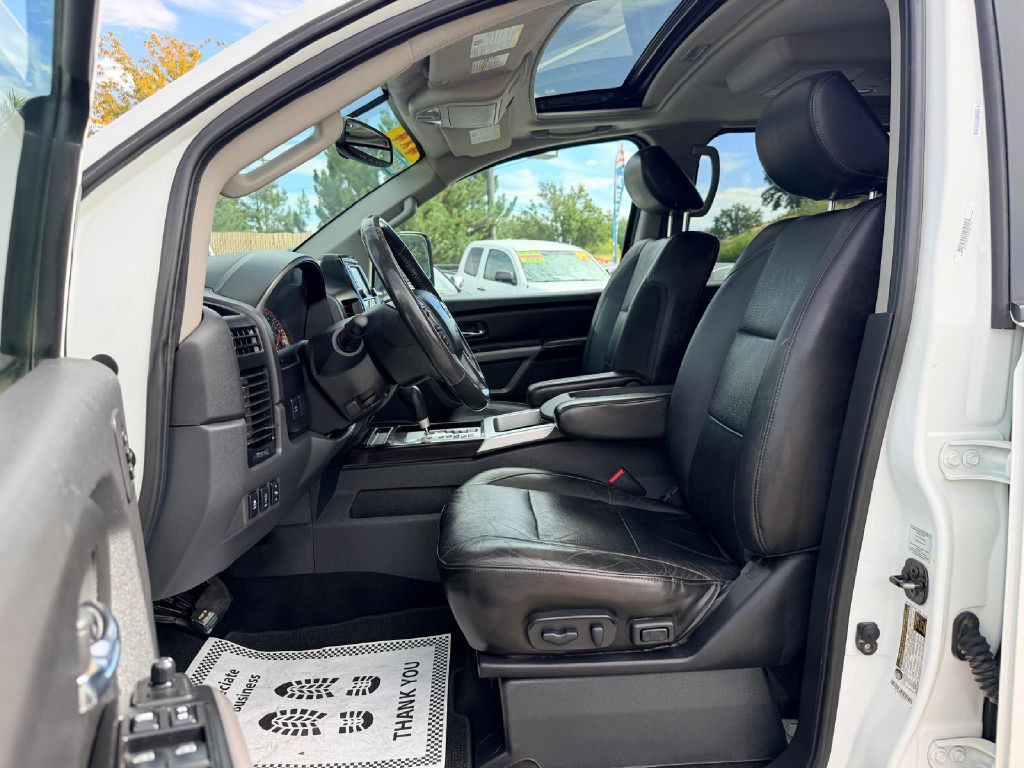 2015 Nissan Titan Image 12