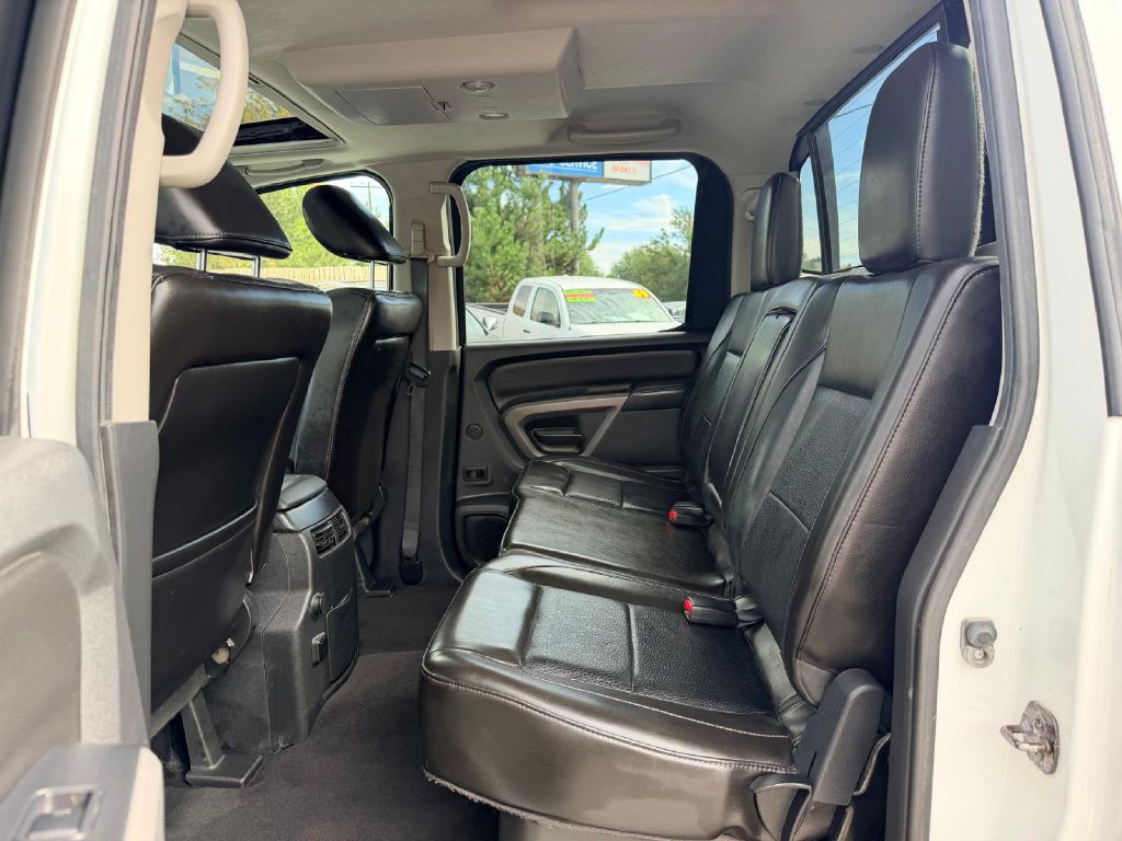 2015 Nissan Titan Image 13