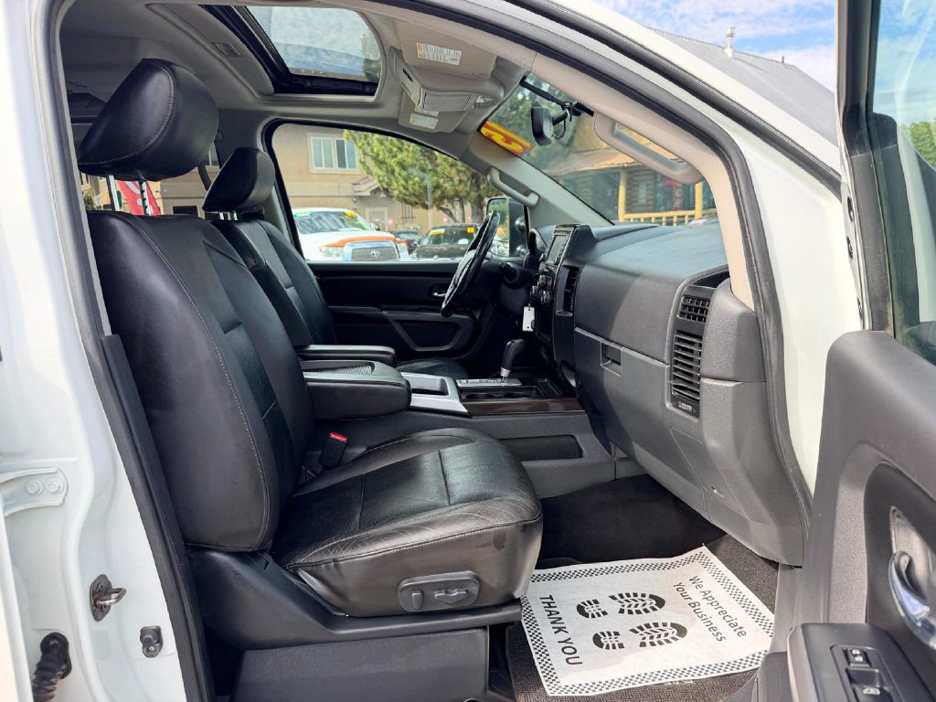 2015 Nissan Titan Image 14