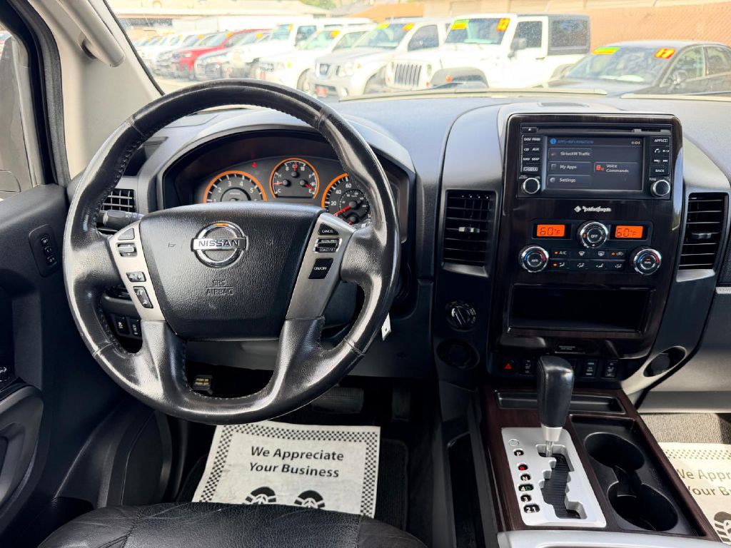 2015 Nissan Titan Image 17