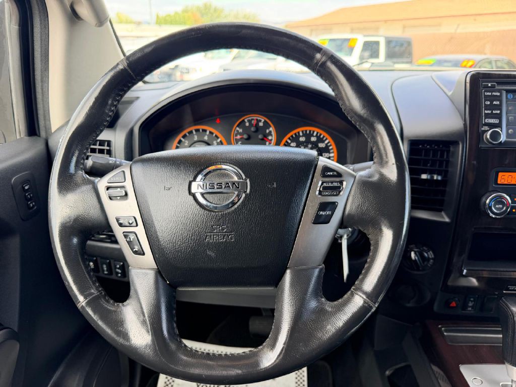 2015 Nissan Titan Image 18
