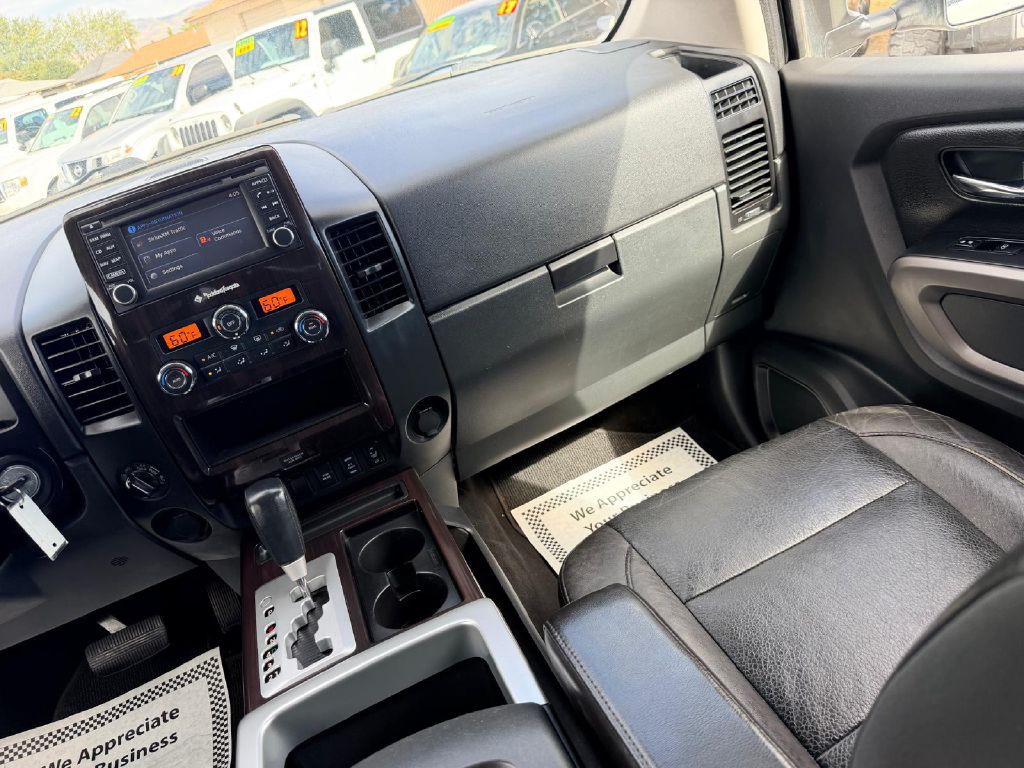 2015 Nissan Titan Image 20