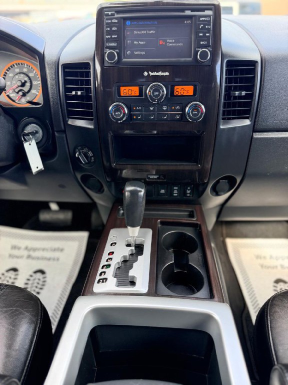 2015 Nissan Titan Image 21