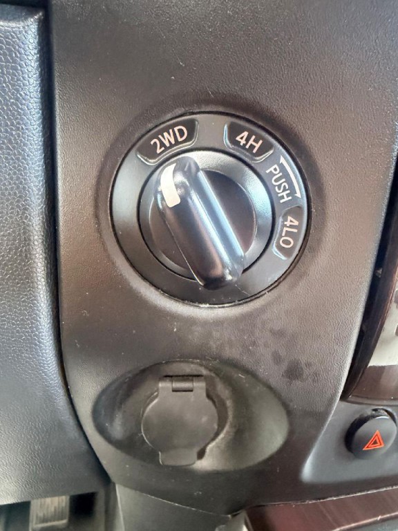2015 Nissan Titan Image 24