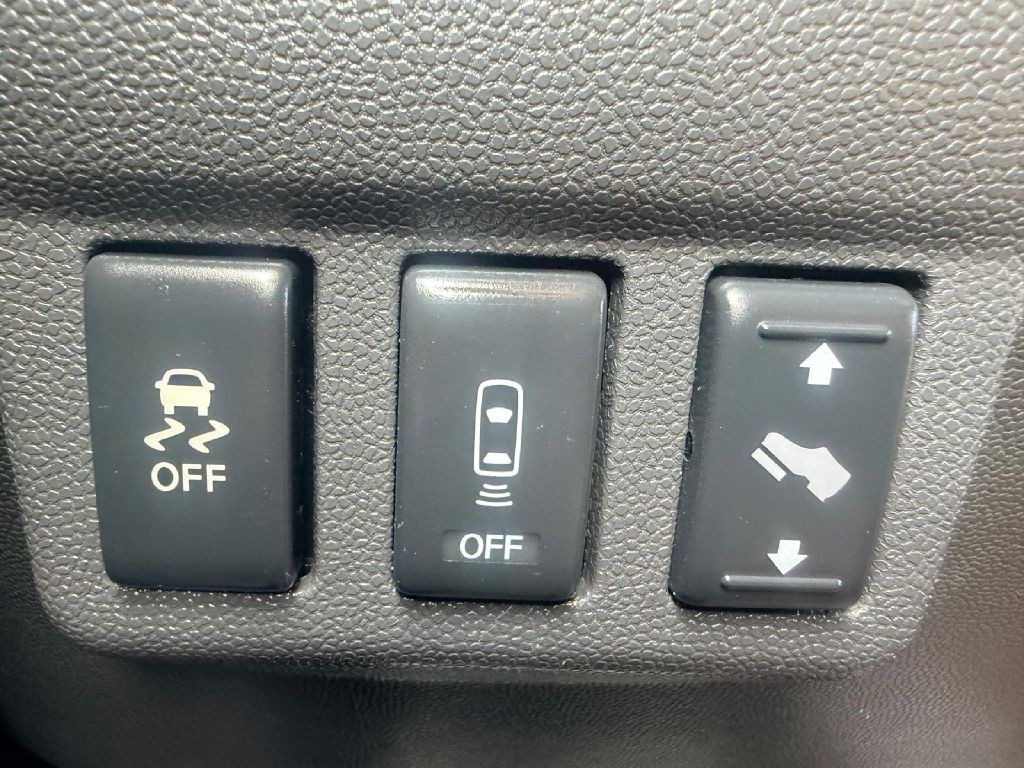 2015 Nissan Titan Image 29