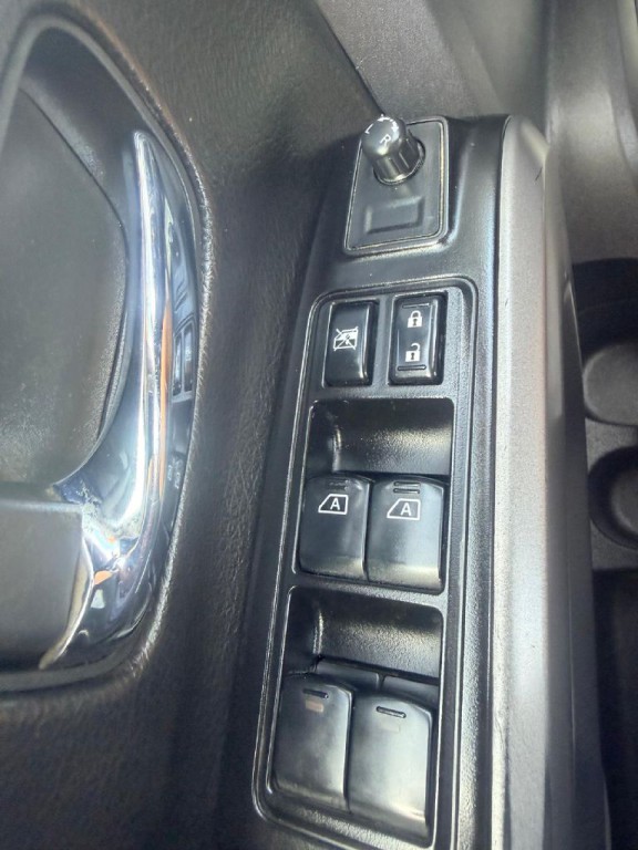 2015 Nissan Titan Image 30